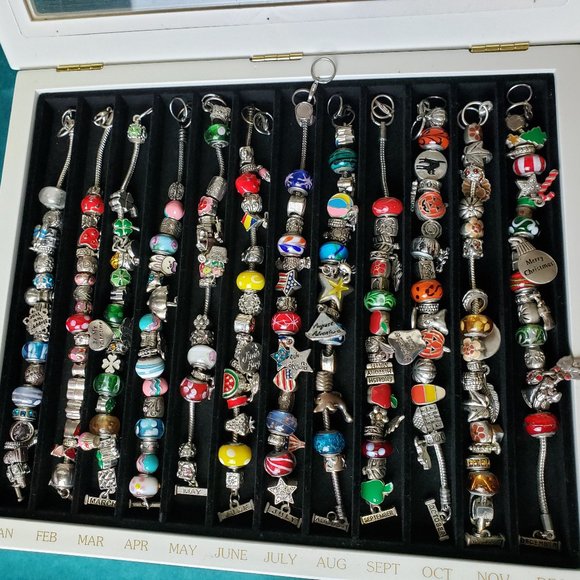 Vintage Willabee & Ward 12 bracelet monthly themed - Picture 6 of 7